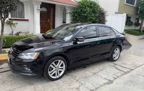 Carro Volkswagen Jetta 2017 de único propietario en buen estado