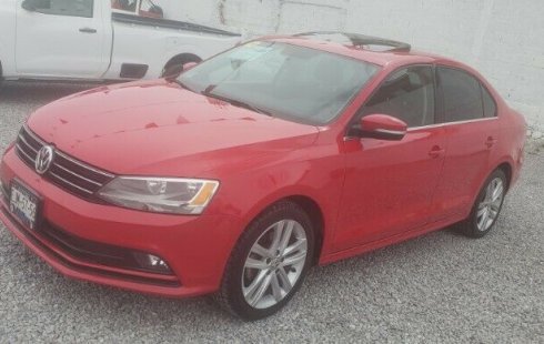 Me veo obligado vender mi carro Volkswagen Jetta 2016 por cuestiones económicas