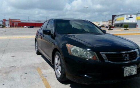 Coche impecable Honda Accord con precio asequible
