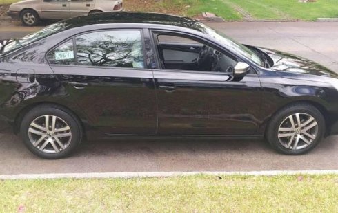 Carro Volkswagen Jetta 2016 de único propietario en buen estado