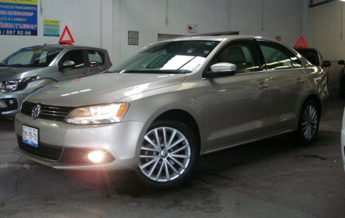 Me veo obligado vender mi carro Volkswagen Jetta 2013 por cuestiones económicas