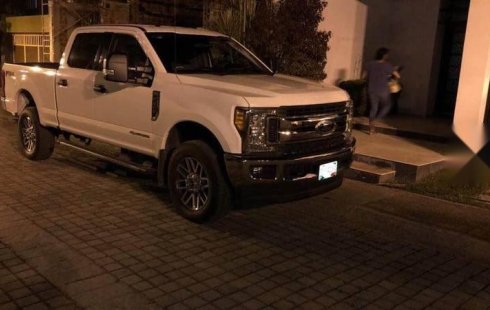 Quiero vender urgentemente mi auto Ford F-250 2017 muy bien estado