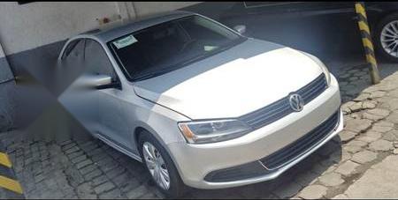 Quiero vender un Volkswagen Jetta en buena condicción