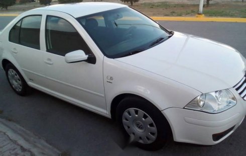 Carro Volkswagen Jetta 2012 de único propietario en buen estado