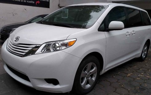 Un carro Toyota Sienna 2017 en Hidalgo