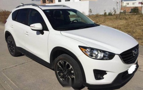 Carro Mazda CX-5 2016 de único propietario en buen estado