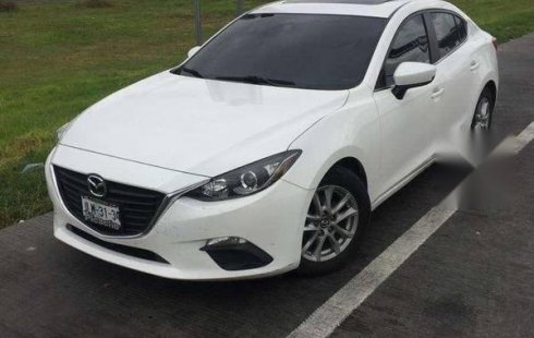 Carro Mazda 3 2015 de único propietario en buen estado