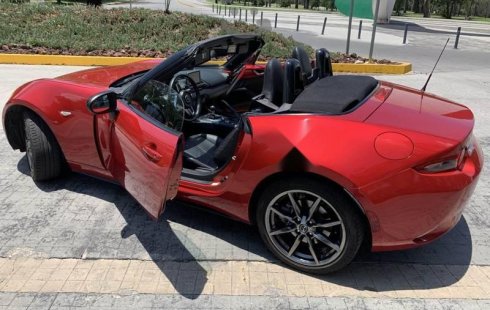 Coche impecable Mazda MX-5 con precio asequible
