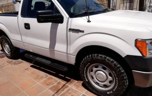 Quiero vender inmediatamente mi auto Ford Lobo 2012 muy bien cuidado