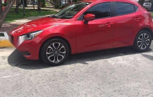 Quiero vender un Mazda 2 en buena condicción