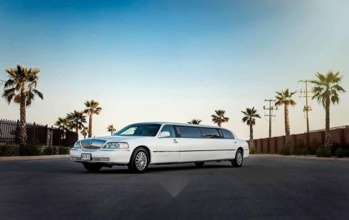 Carro Lincoln Town Car 2003 de único propietario en buen estado