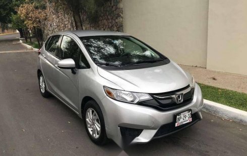 Un Honda Fit 2016 impecable te está esperando
