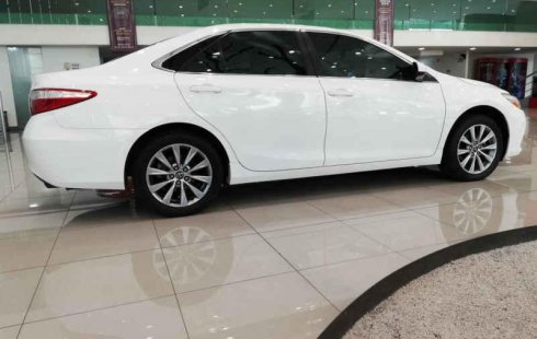 Coche impecable Toyota Camry con precio asequible