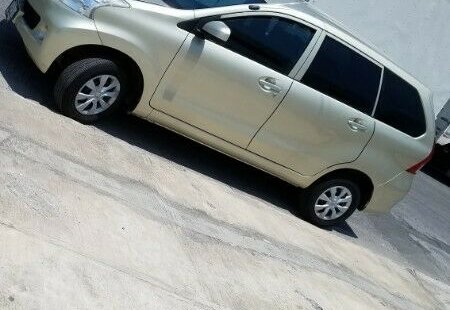 Un carro Toyota Avanza 2014 en Nuevo León