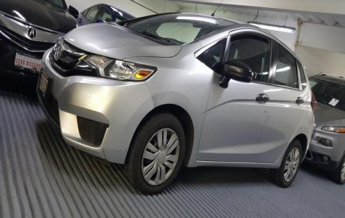Me veo obligado vender mi carro Honda Fit 2015 por cuestiones económicas