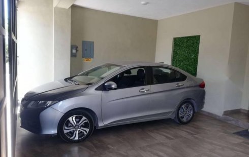 Coche impecable Honda City con precio asequible