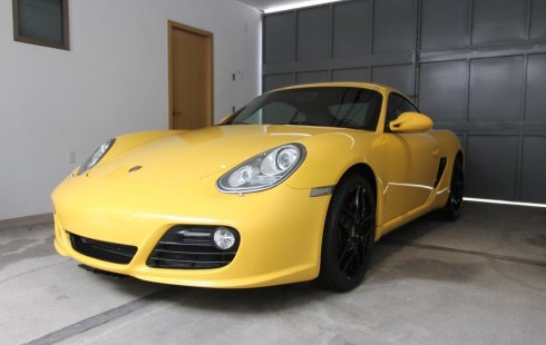 Carro Porsche Cayman 2011 de único propietario en buen estado