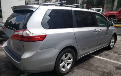 Quiero vender un Toyota Sienna en buena condicción