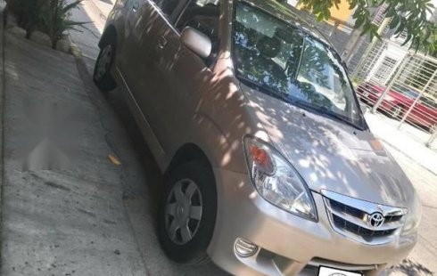 Coche impecable Toyota Avanza con precio asequible