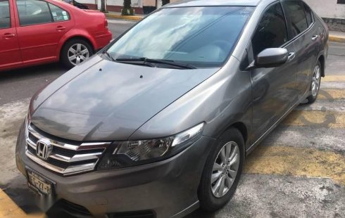 Carro Honda City 2012 de único propietario en buen estado