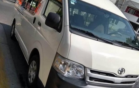 Me veo obligado vender mi carro Toyota Hiace 2012 por cuestiones económicas