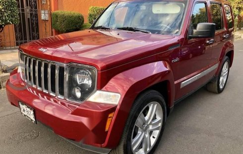 Quiero vender inmediatamente mi auto Jeep Liberty 2012 muy bien cuidado