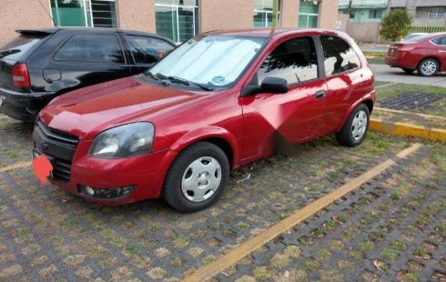 Un Chevrolet Chevy 2012 impecable te está esperando