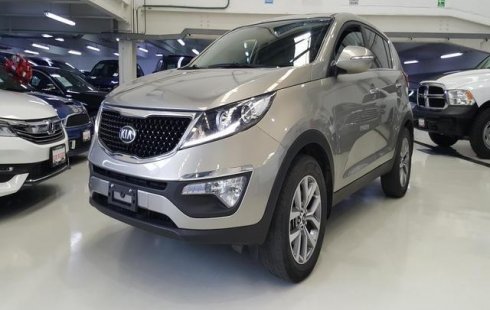 Carro Kia Sportage 2016 de único propietario en buen estado