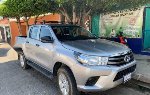 Quiero vender un Toyota Hilux en buena condicción