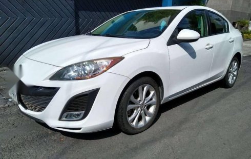 Carro Mazda 3 2010 de único propietario en buen estado