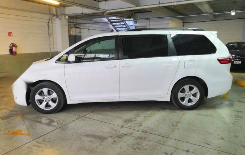 Auto usado Toyota Sienna 2017 a un precio increíblemente barato