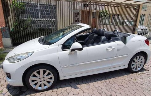 Coche impecable Peugeot 207 con precio asequible