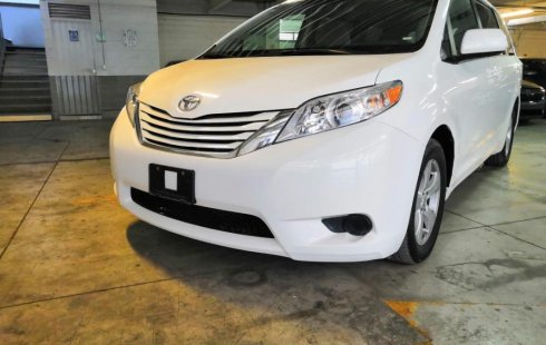 Toyota Sienna 2017 impecable