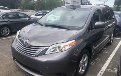 Quiero vender un Toyota Sienna en buena condicción