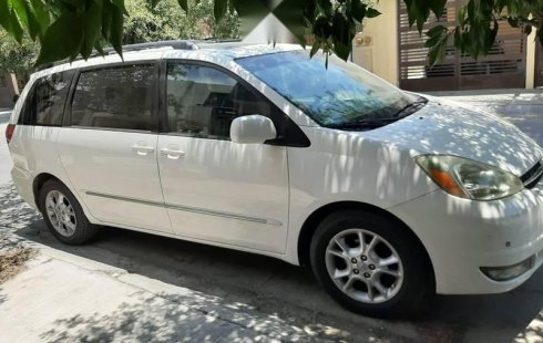 Urge!! En venta carro Toyota Sienna 2004 de único propietario en excelente estado