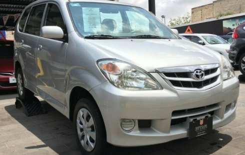 Un carro Toyota Avanza 2011 en Jalisco