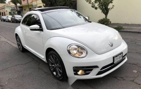 Un Volkswagen Beetle 2017 impecable te está esperando