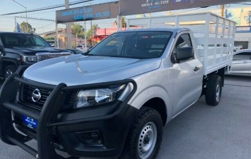 Un carro Nissan Estacas 2018 en Hermosillo