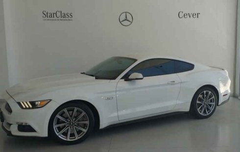 Un carro Ford Mustang 2017 en Cuernavaca