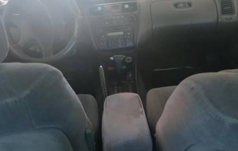 Vendo un carro Honda Accord 2000 excelente, llámama para verlo