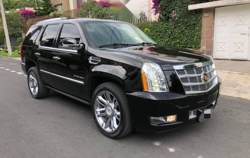 Un carro Cadillac Escalade 2010 en Miguel Hidalgo