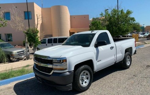 Quiero vender inmediatamente mi auto Chevrolet Silverado 2017 muy bien cuidado