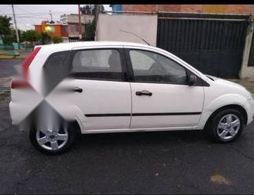Quiero vender un Ford Fiesta en buena condicción
