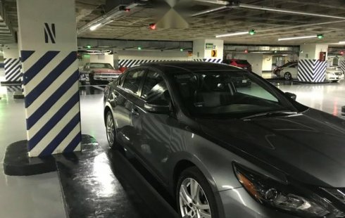 Pongo a la venta un Nissan Altima en excelente condicción