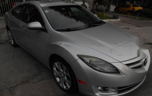 Un carro Mazda 6 2010 en Guadalajara