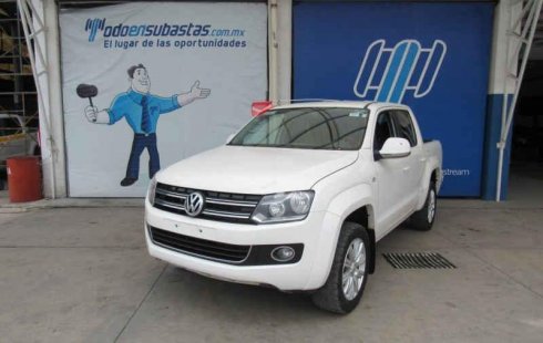 Un carro Volkswagen Amarok 2016 en Gustavo A. Madero