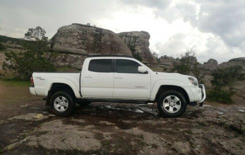 Un Toyota Tacoma 2009 impecable te está esperando