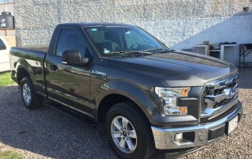 Pongo a la venta un Ford Lobo en excelente condicción