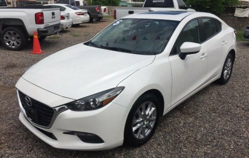 Un carro Mazda 3 2017 en Hermosillo