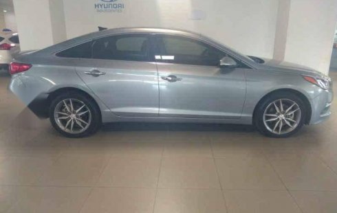 Un carro Hyundai Sonata 2016 en Cuauhtémoc